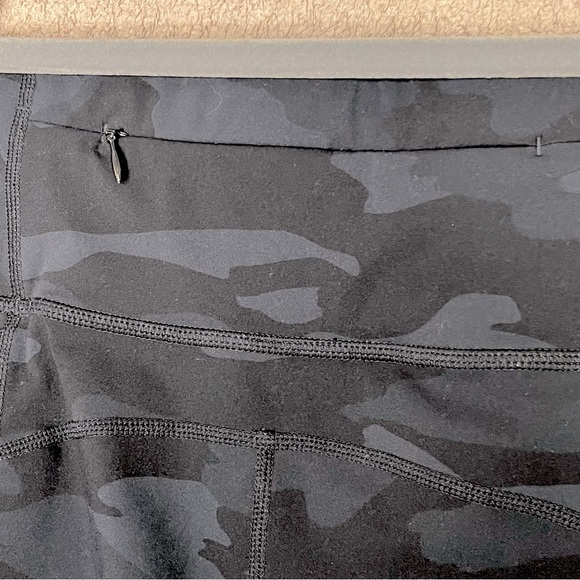 NEW Sweaty Betty POWER Bike Shorts-9” Inseam-Womens S-Charcoal/Black Camo-Sporty - Picture 4 of 11